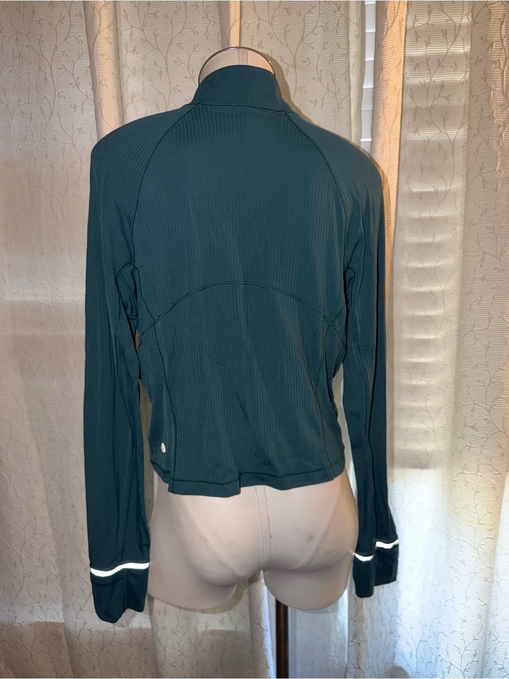 Lululemon 1/4 pullover - Picture 4 of 6
